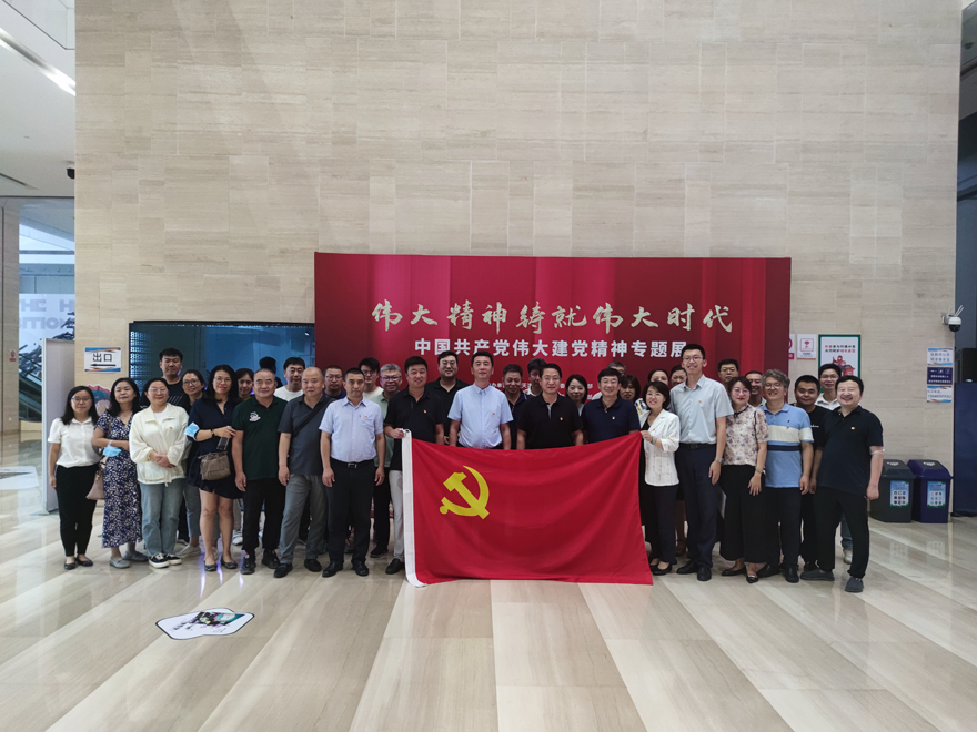 1694144299277453.jpg 观展.jpg